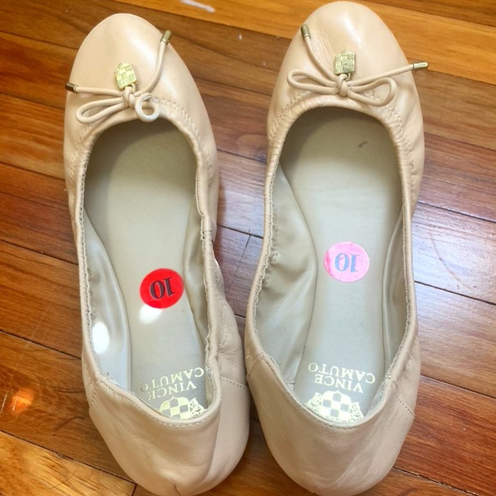 NWT Vince Camuto Cream/Pale Pink Flats, Size 10